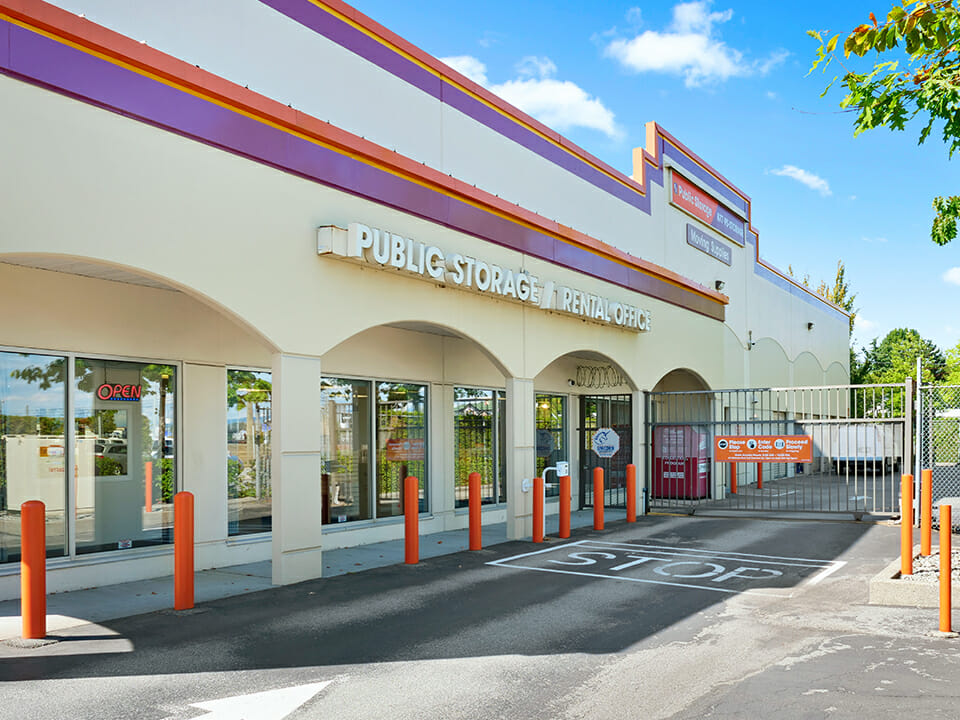 Public Storage Surrey - 192nd St - Front entrance